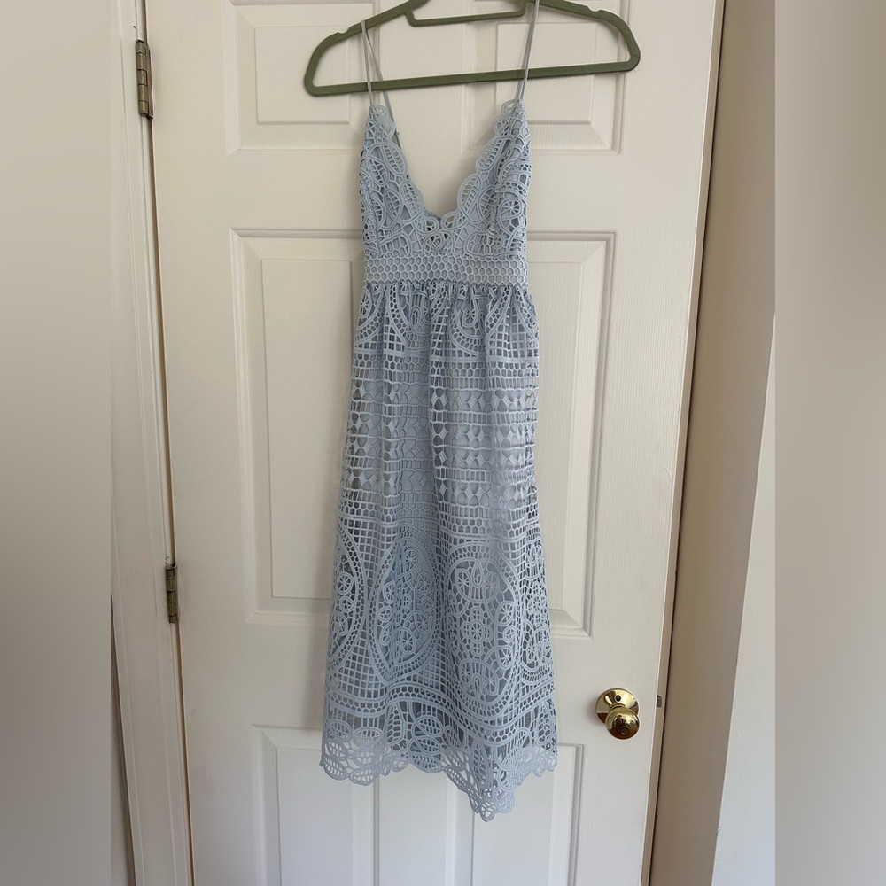 Bardot size 6/small blue lace midi dress